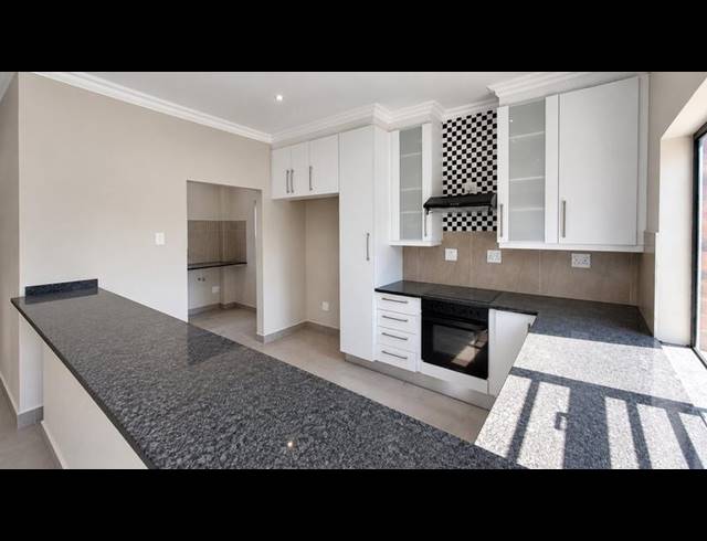 3 BEDROOM TOWNHOUSE FOR SALE IN WILD OLIVE ESTATE